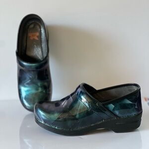 Dansko XP Clogs Women EU 37 US 6.5 7 Teal Blue Green Patent Leather